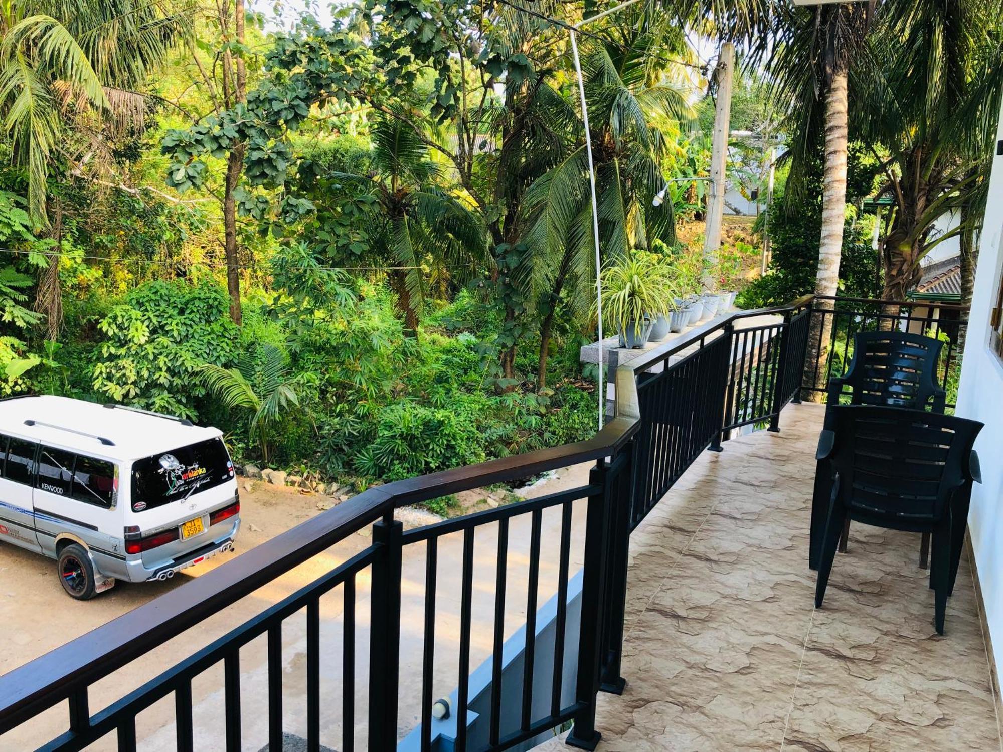 Devon Surf . Inn - Hiriketiya Dickwella Exterior photo